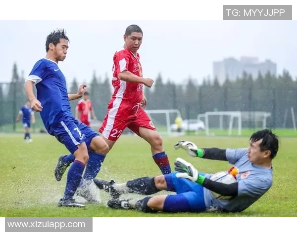 下雨天足球比赛现场直播精彩瞬间回顾与球员表现分析 下雨天足球比赛现场直播精彩瞬间回顾与球员表现分析